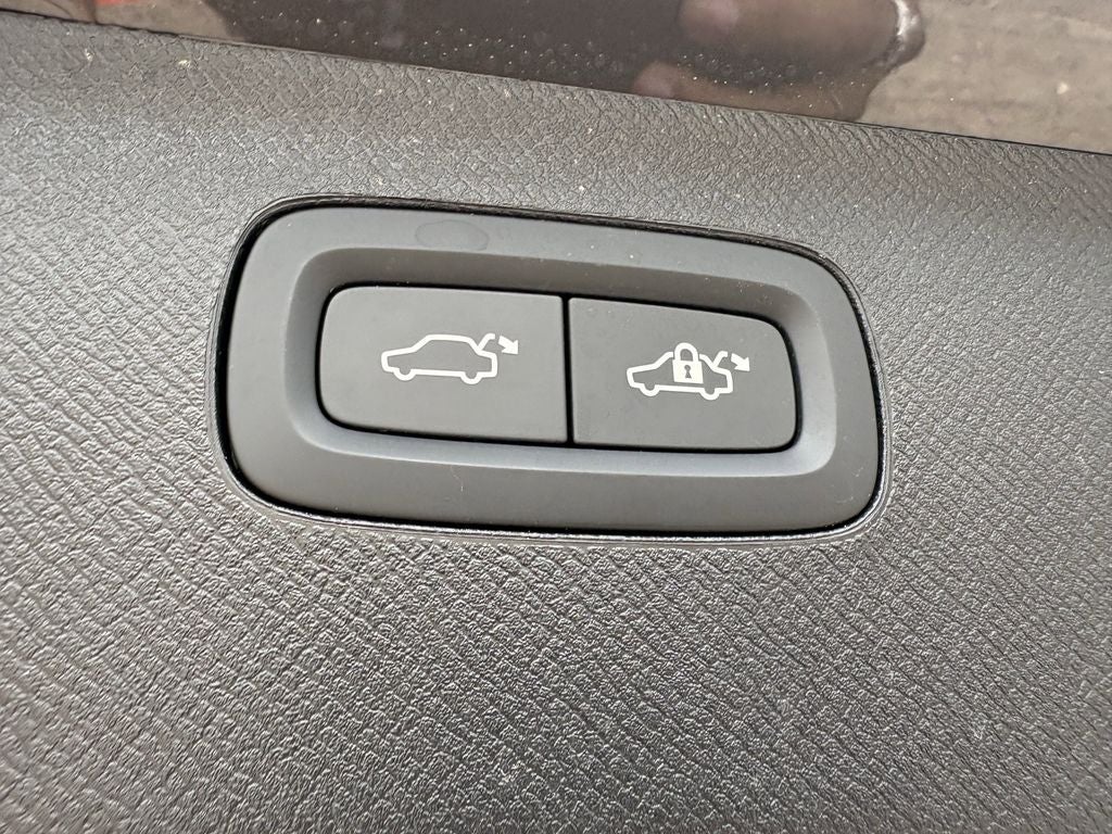 2025 Volvo XC90 B6 Ultra