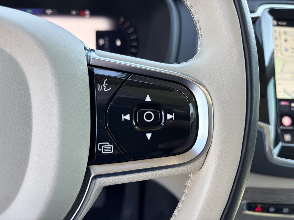 2024 Volvo XC90 B6 Plus Bright Theme