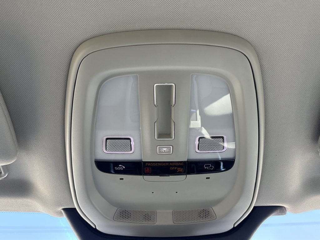 2024 Volvo XC90 B6 Plus Bright Theme