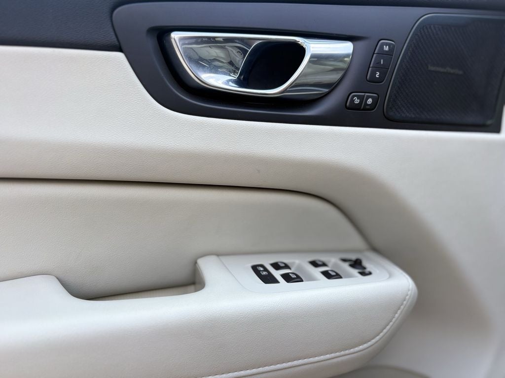 2022 Volvo XC60 B6 Inscription