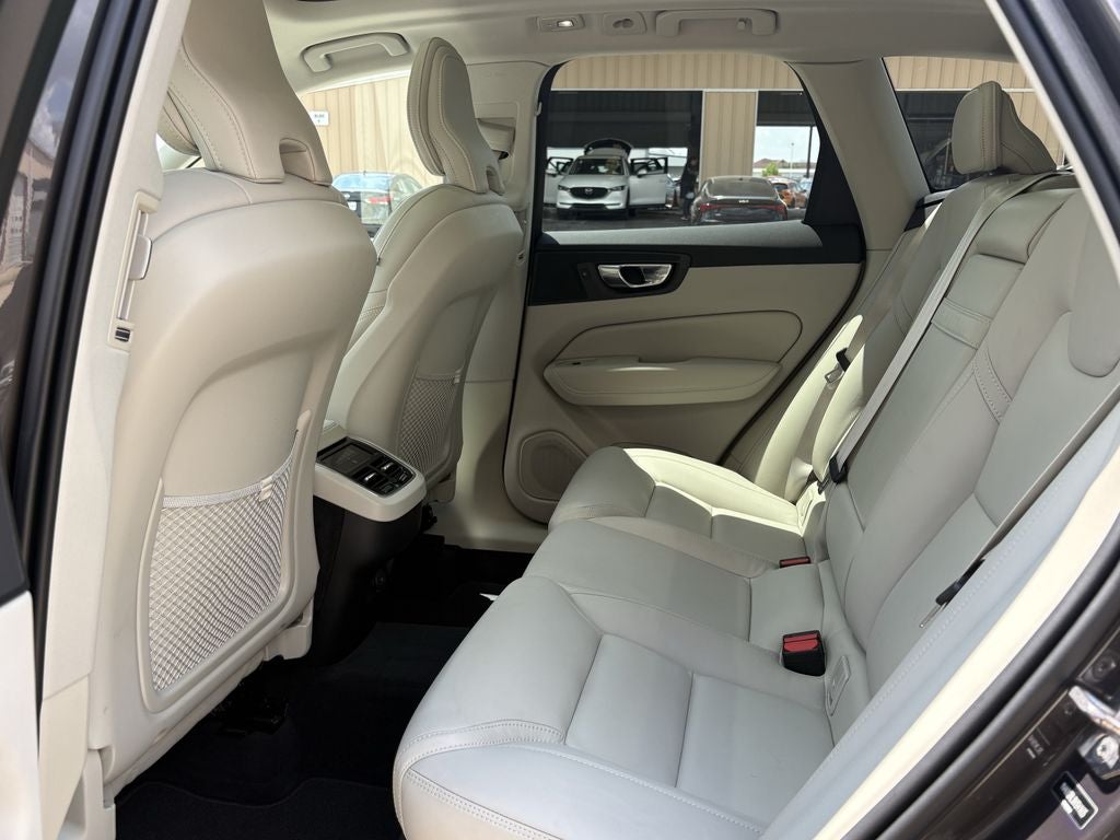 2022 Volvo XC60 B6 Inscription