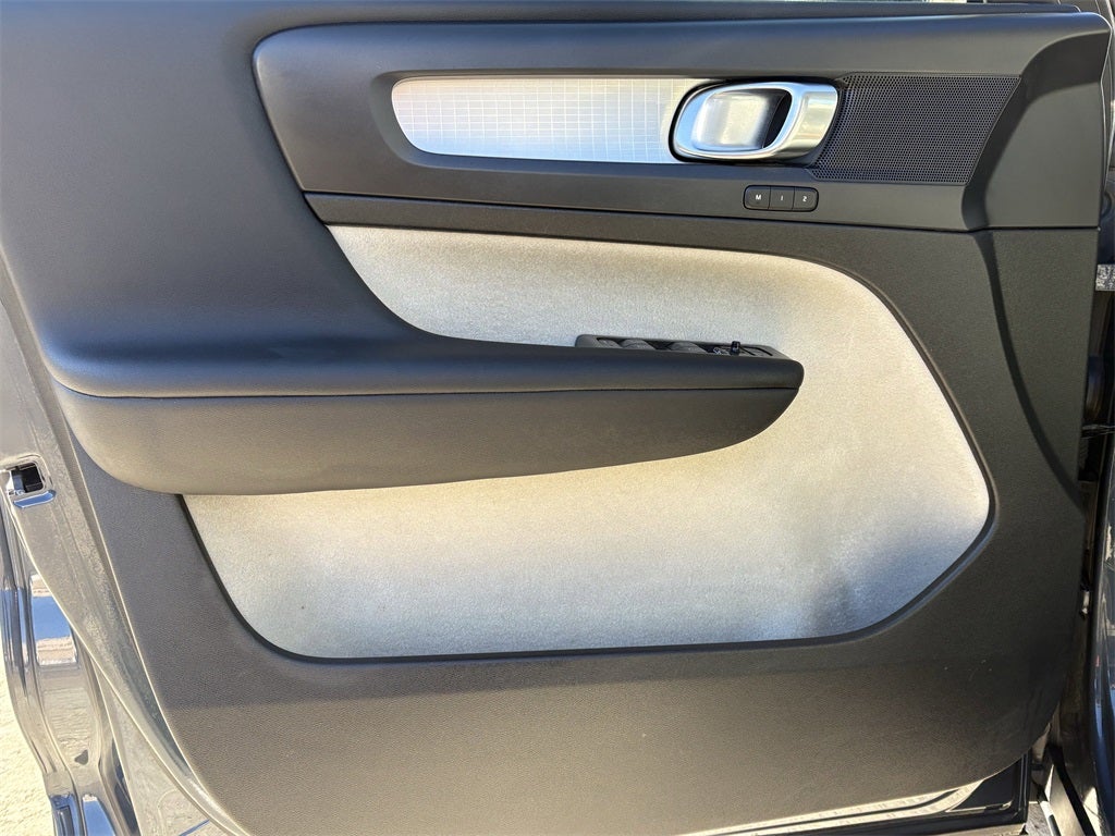 2021 Volvo XC40 Momentum