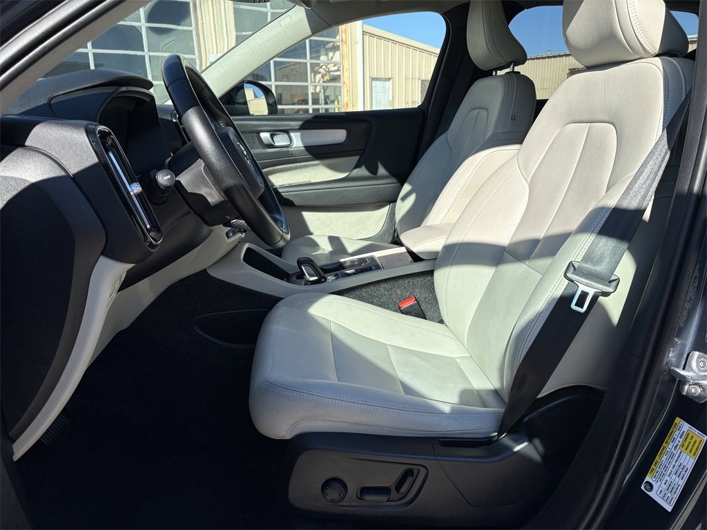 2021 Volvo XC40 Momentum