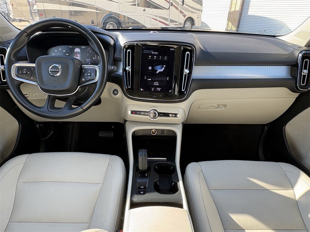 2021 Volvo XC40 Momentum