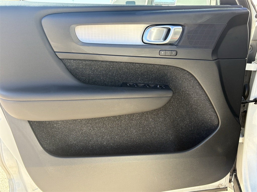 2020 Volvo XC40 Momentum