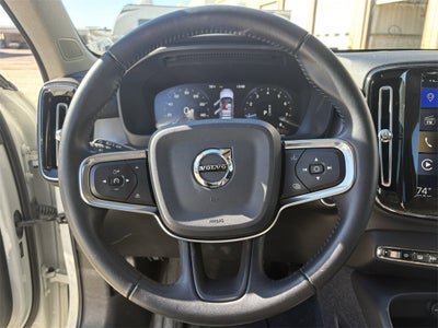 2020 Volvo XC40 Momentum