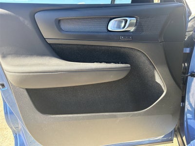 2021 Volvo XC40 R-Design