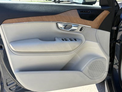 2022 Volvo XC90 T6 Momentum