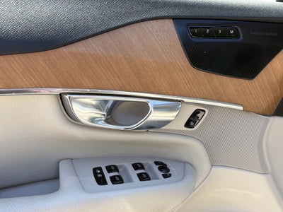 2022 Volvo XC90 T6 Momentum