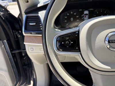 2022 Volvo XC90 T6 Momentum