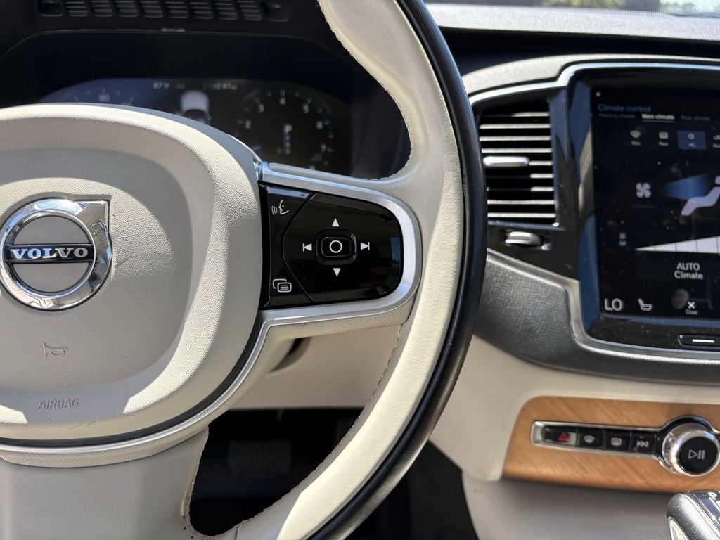 2022 Volvo XC90 T6 Momentum