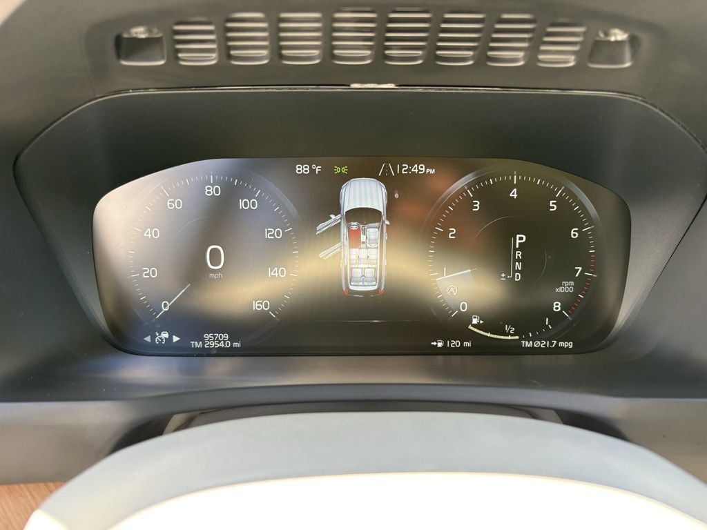 2022 Volvo XC90 T6 Momentum