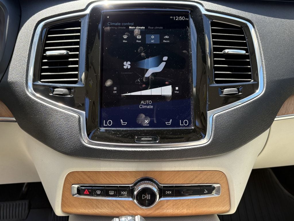 2022 Volvo XC90 T6 Momentum