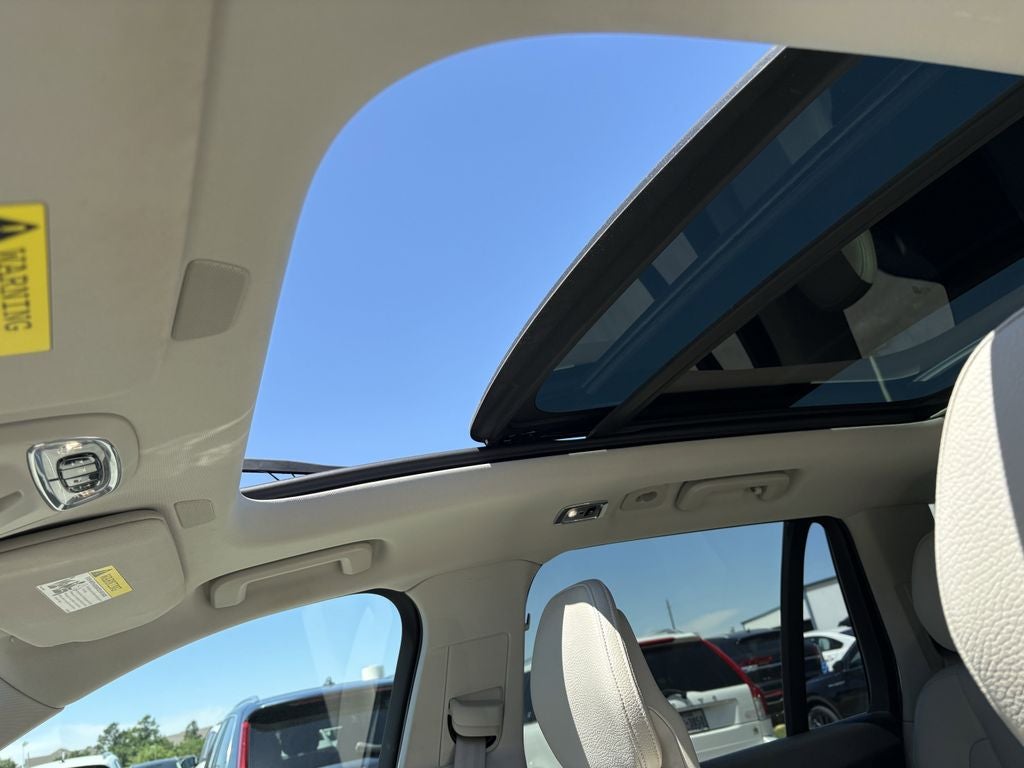 2022 Volvo XC90 T6 Momentum