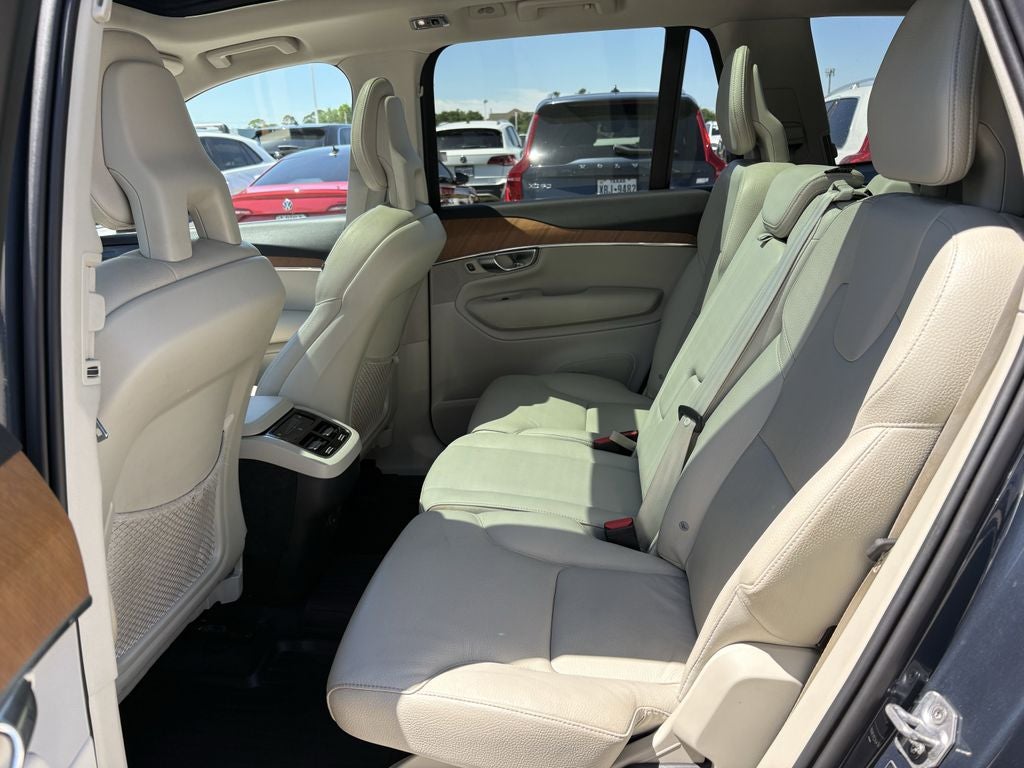 2022 Volvo XC90 T6 Momentum