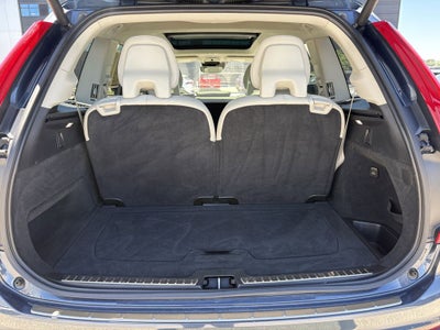 2022 Volvo XC90 T6 Momentum