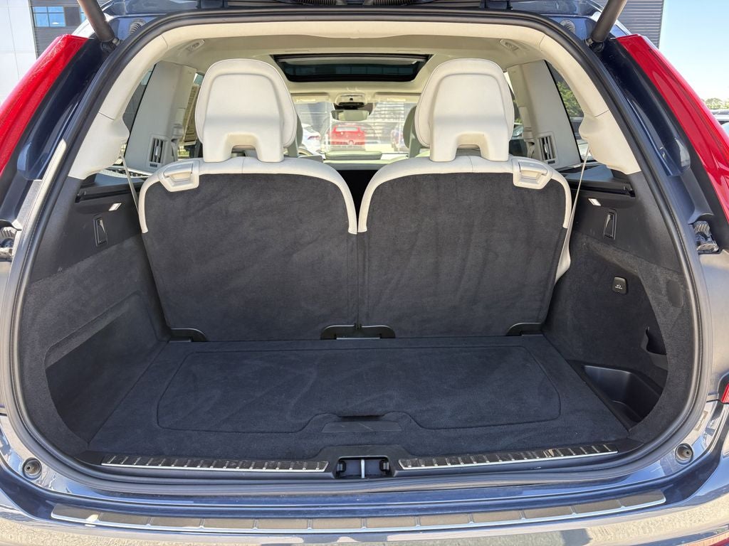 2022 Volvo XC90 T6 Momentum