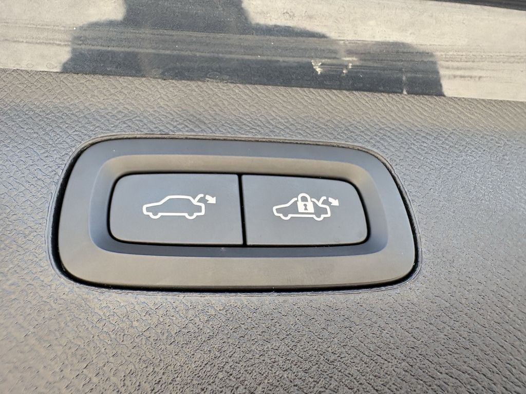 2022 Volvo XC90 T6 Momentum