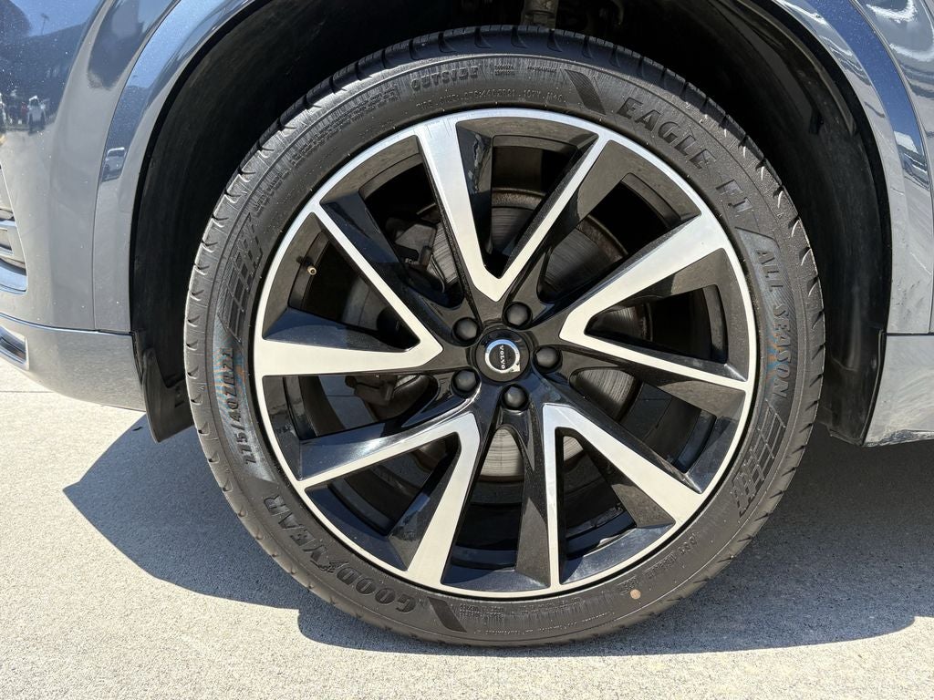 2022 Volvo XC90 T6 Momentum