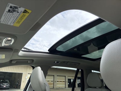 2016 Volvo XC90 T6 Momentum