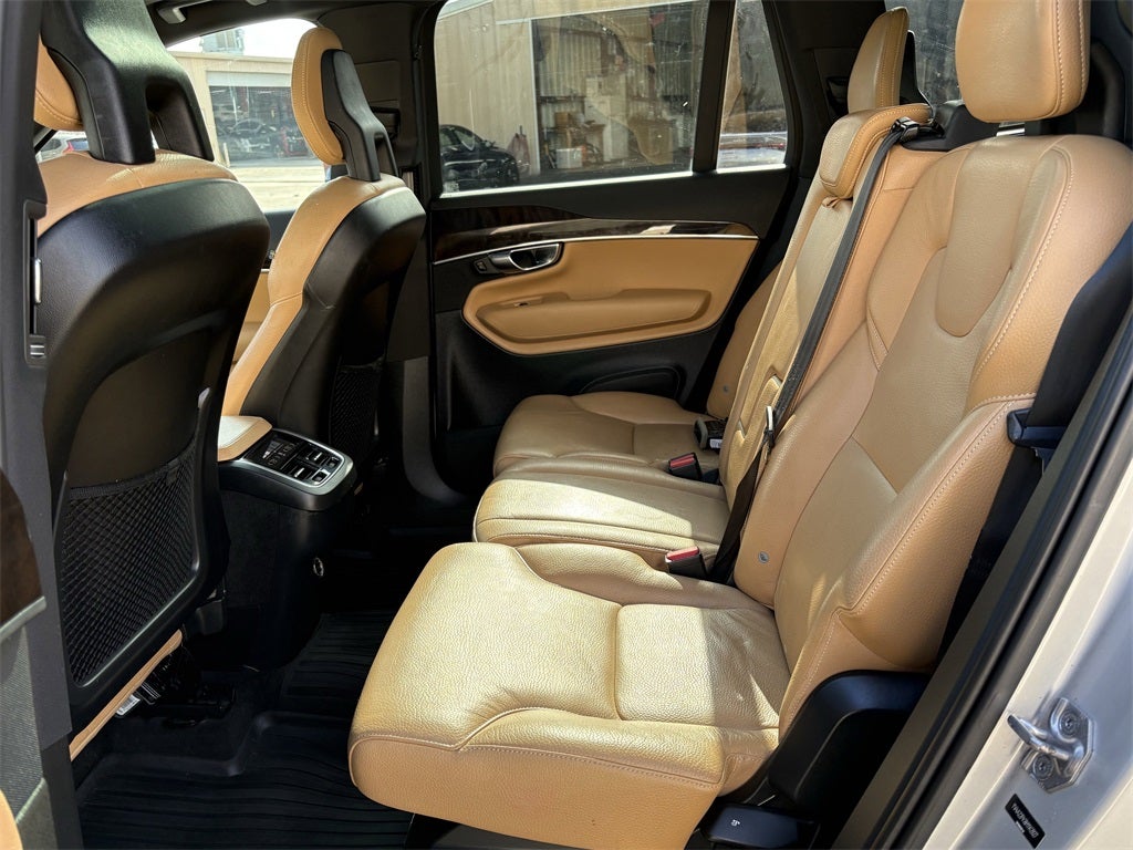 2017 Volvo XC90 T6 Momentum