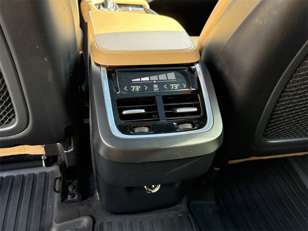 2017 Volvo XC90 T6 Momentum