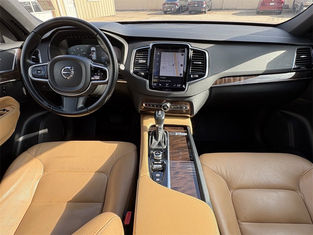 2017 Volvo XC90 T6 Momentum