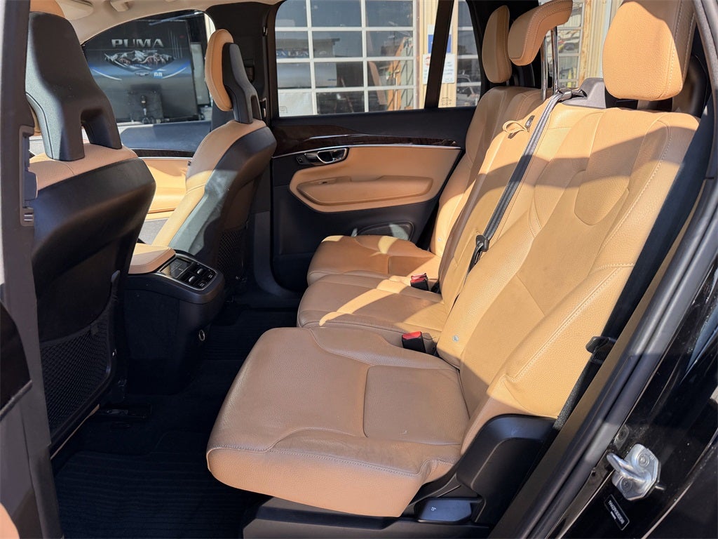 2016 Volvo XC90 T6 Momentum