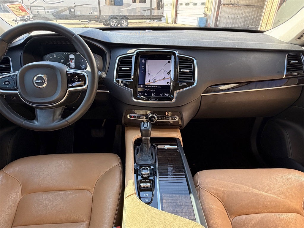 2016 Volvo XC90 T6 Momentum