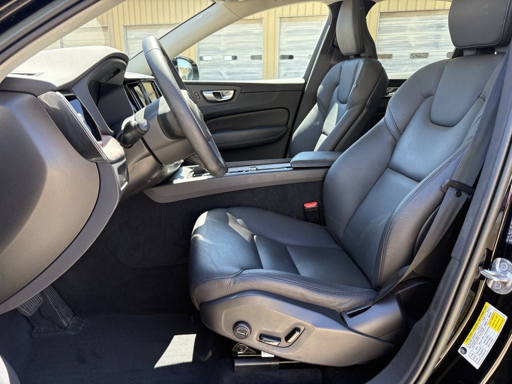 2023 Volvo XC60 B5 Plus Bright Theme