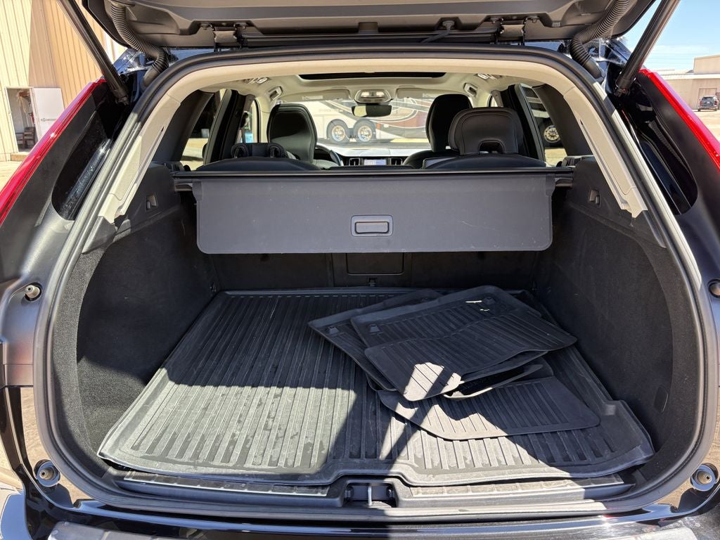 2023 Volvo XC60 B5 Plus Bright Theme