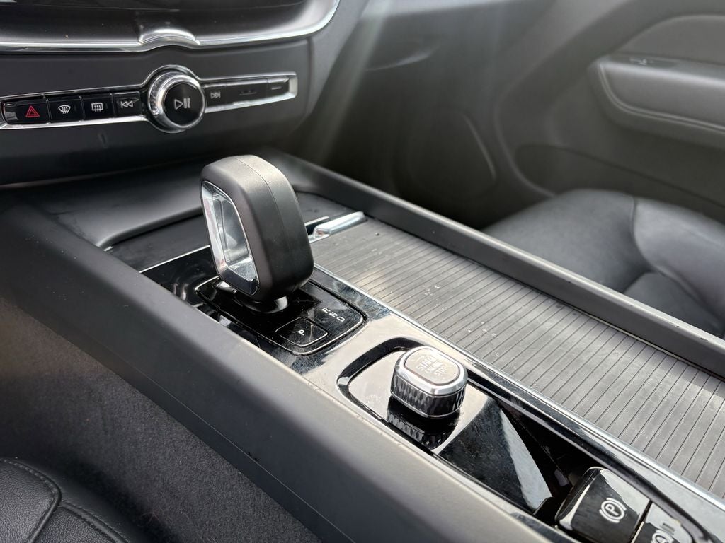 2024 Volvo XC60 B5 Core