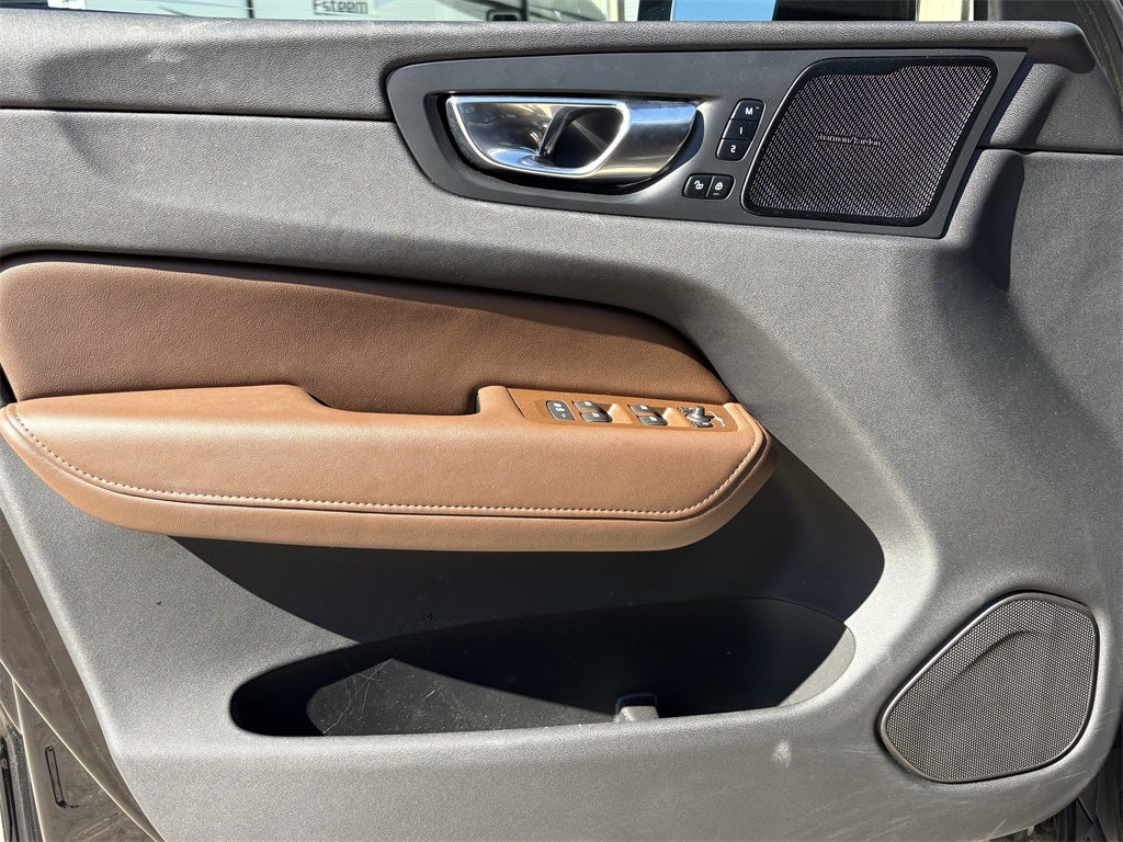 2022 Volvo XC60 B5 Inscription