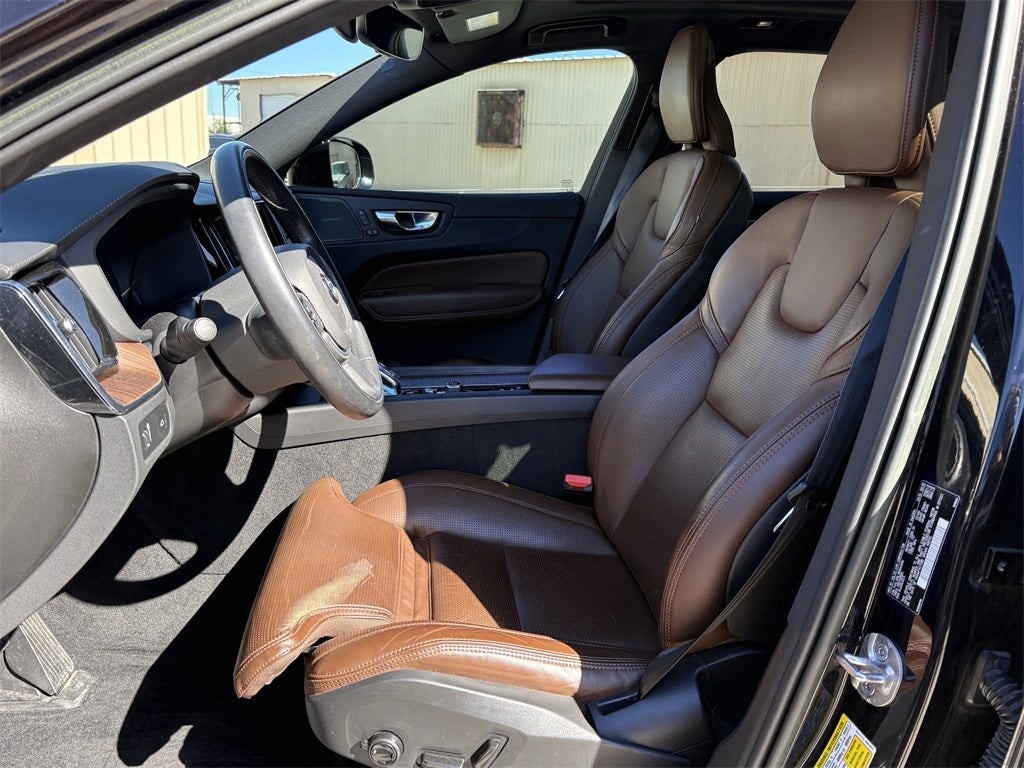 2022 Volvo XC60 B5 Inscription