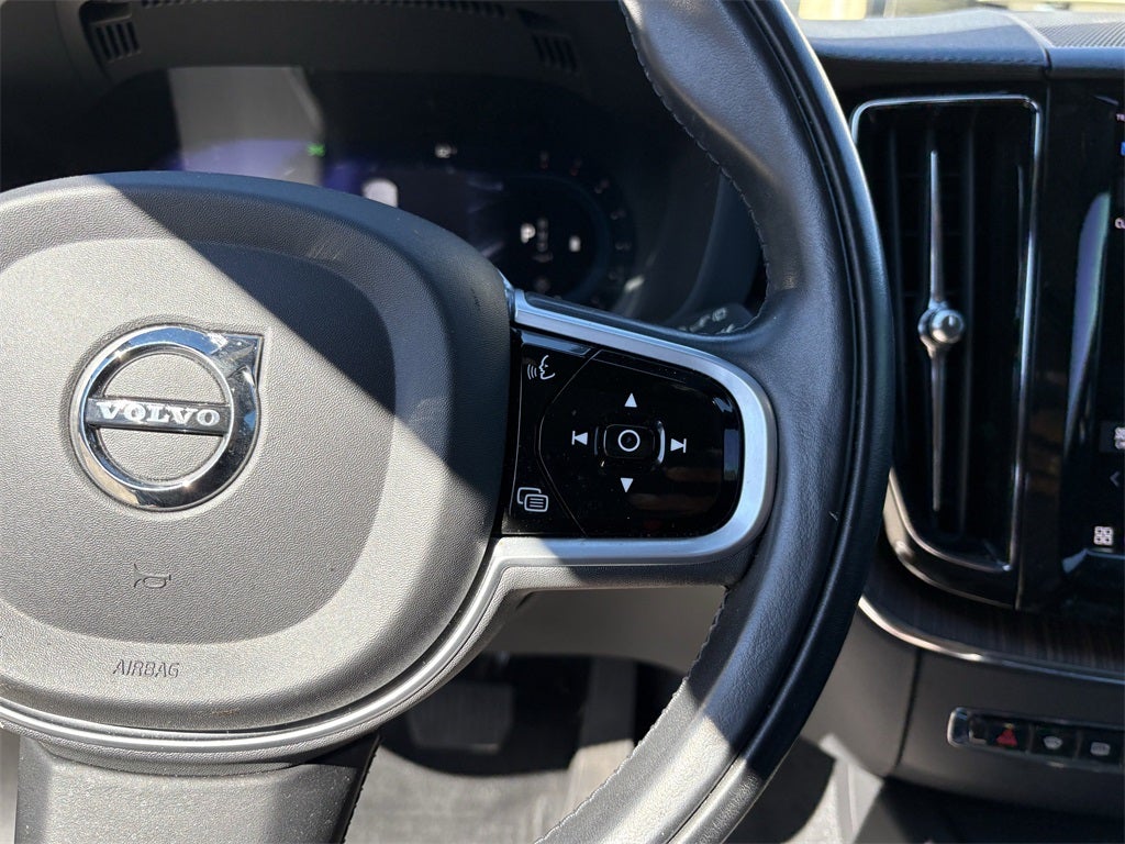 2022 Volvo XC60 B5 Inscription