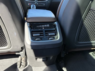 2022 Volvo XC60 B5 Inscription