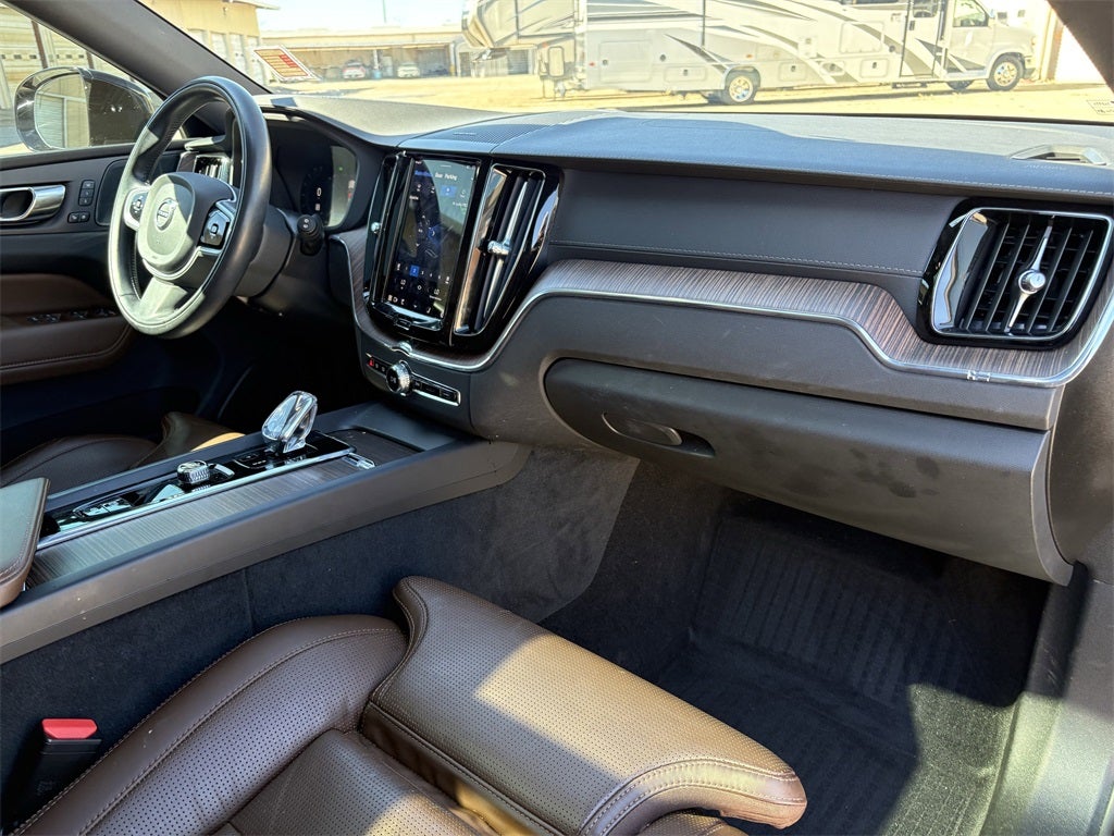 2022 Volvo XC60 B5 Inscription