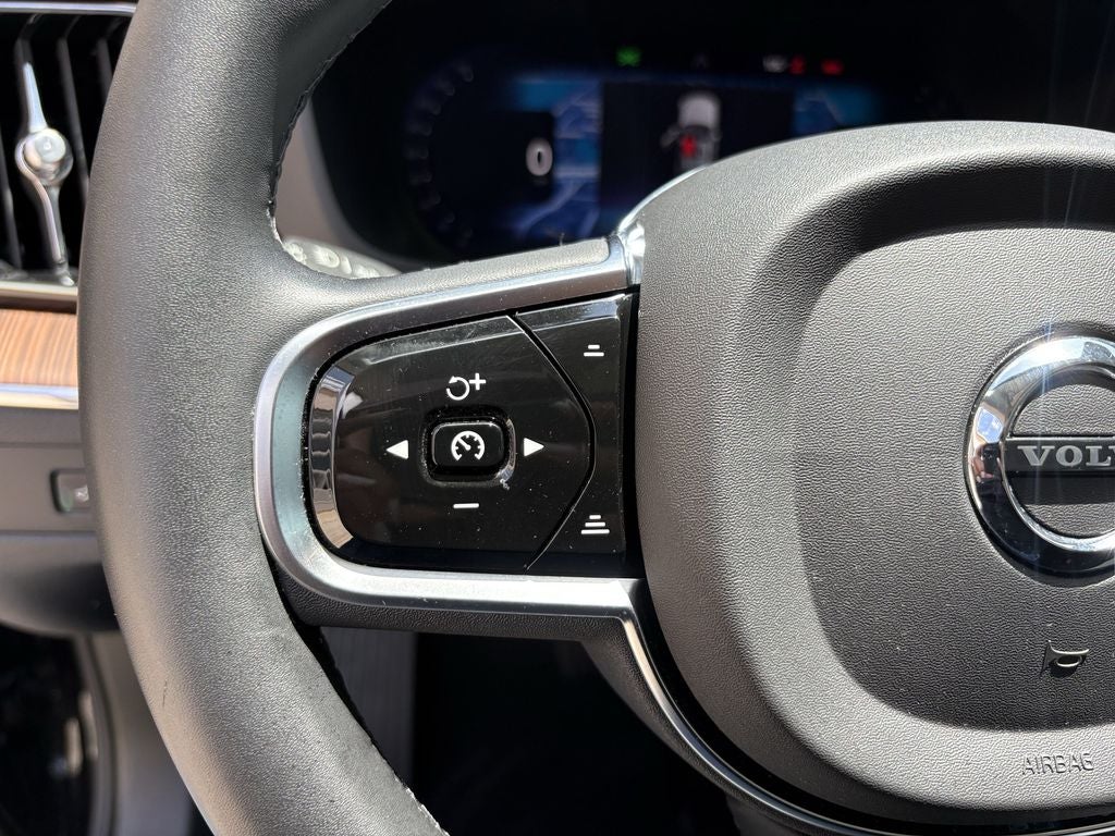 2024 Volvo XC60 B5 Plus Dark Theme