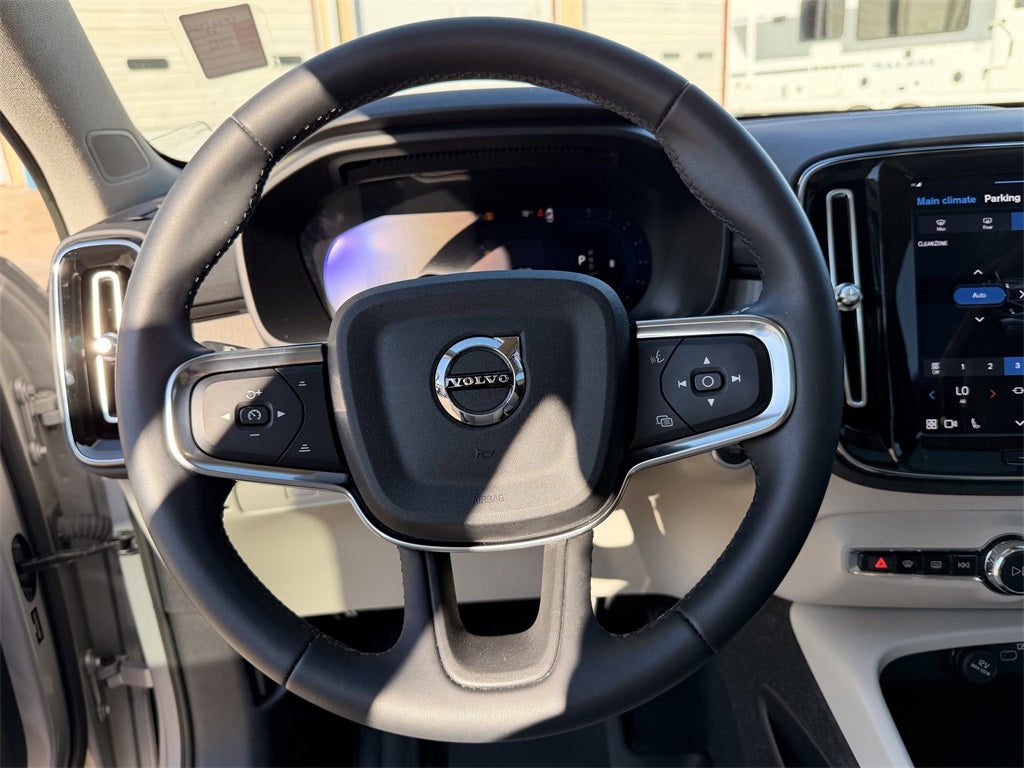 2023 Volvo XC40 Ultimate BRIGHT THEME