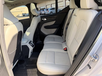 2023 Volvo XC40 Ultimate BRIGHT THEME