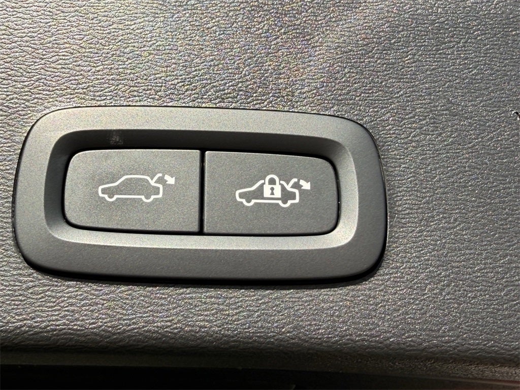 2023 Volvo XC40 Ultimate BRIGHT THEME