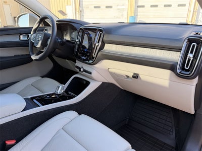 2023 Volvo XC40 Ultimate BRIGHT THEME