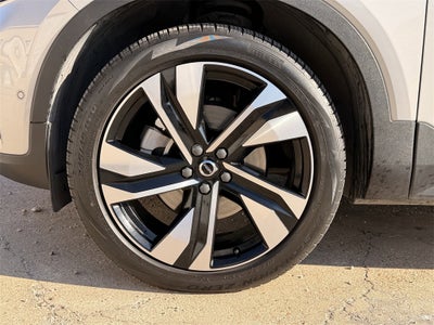 2023 Volvo XC40 Ultimate BRIGHT THEME