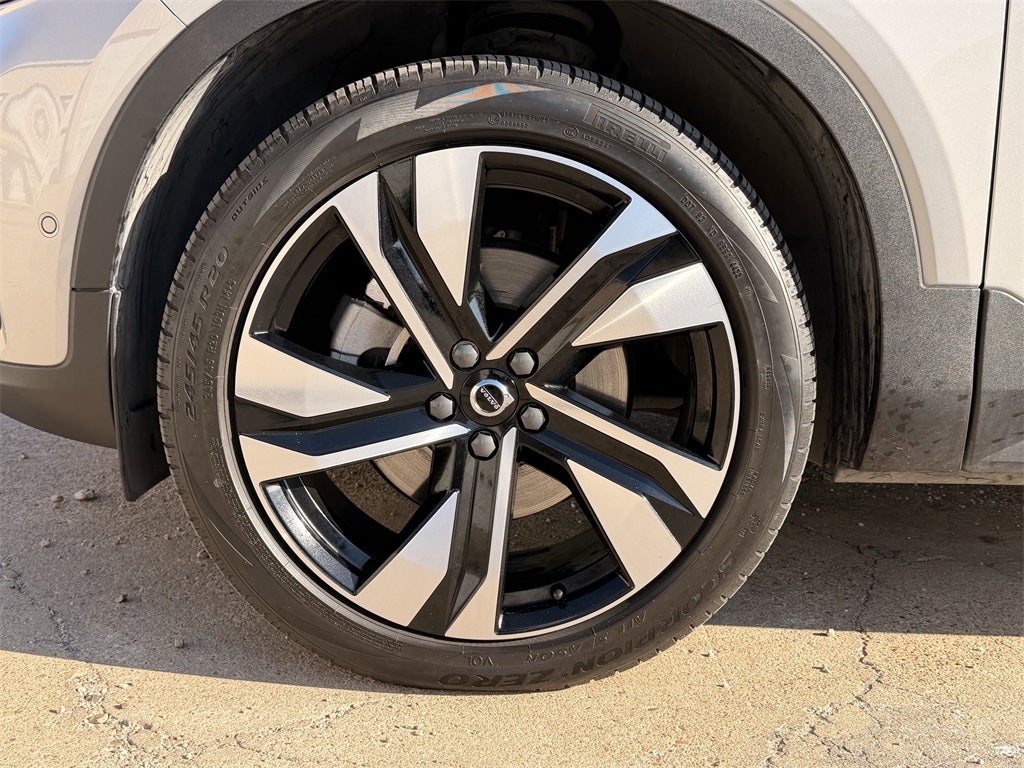2023 Volvo XC40 Ultimate BRIGHT THEME