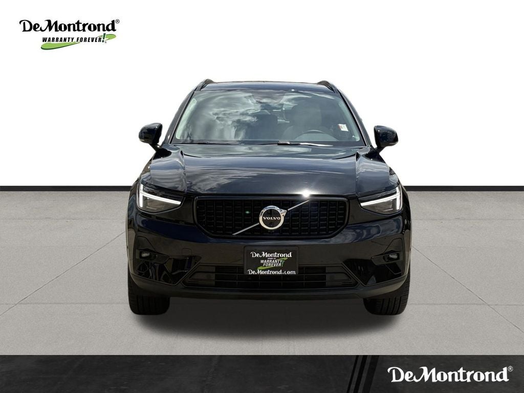 2025 Volvo XC40 B5 Ultra Dark Theme