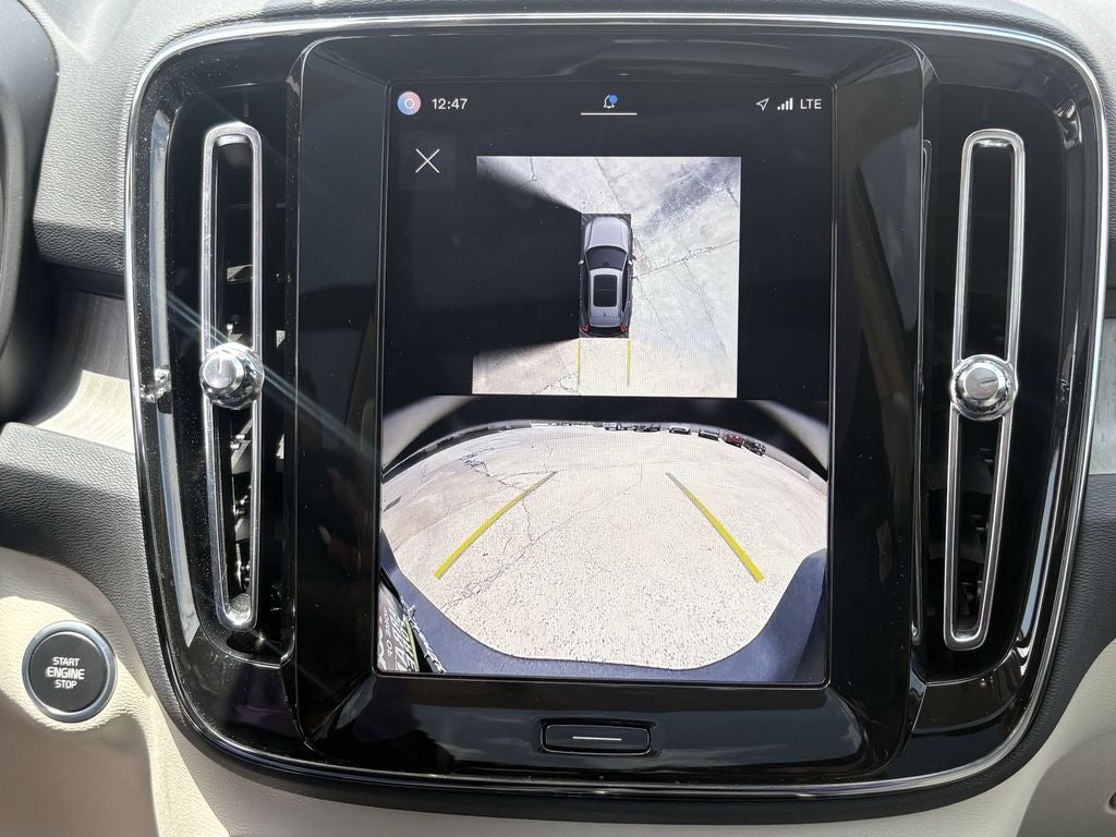 2025 Volvo XC40 B5 Ultra Dark Theme