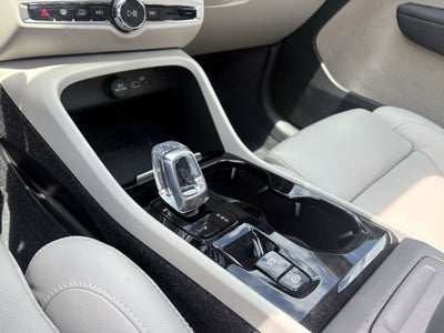 2025 Volvo XC40 B5 Ultra Dark Theme