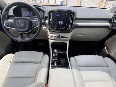 2025 Volvo XC40 B5 Ultra Dark Theme