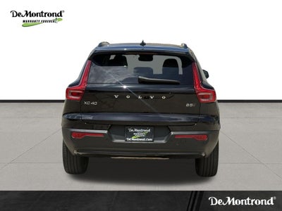 2025 Volvo XC40 B5 Ultra Dark Theme
