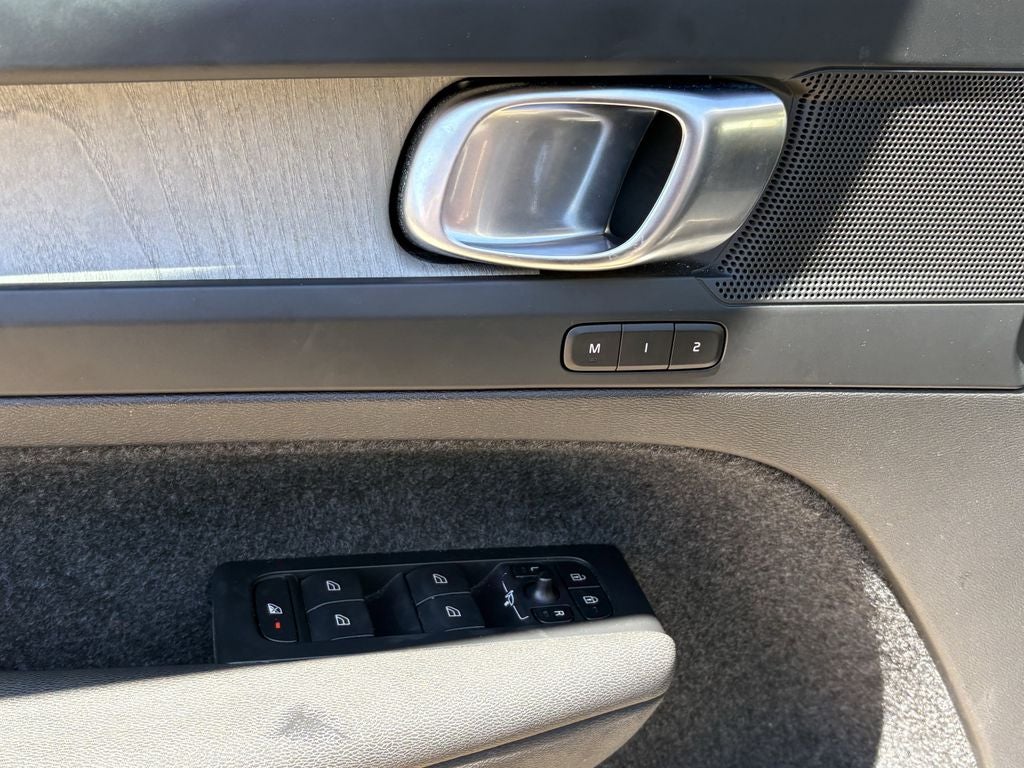 2023 Volvo XC40 B5 Plus Bright Theme